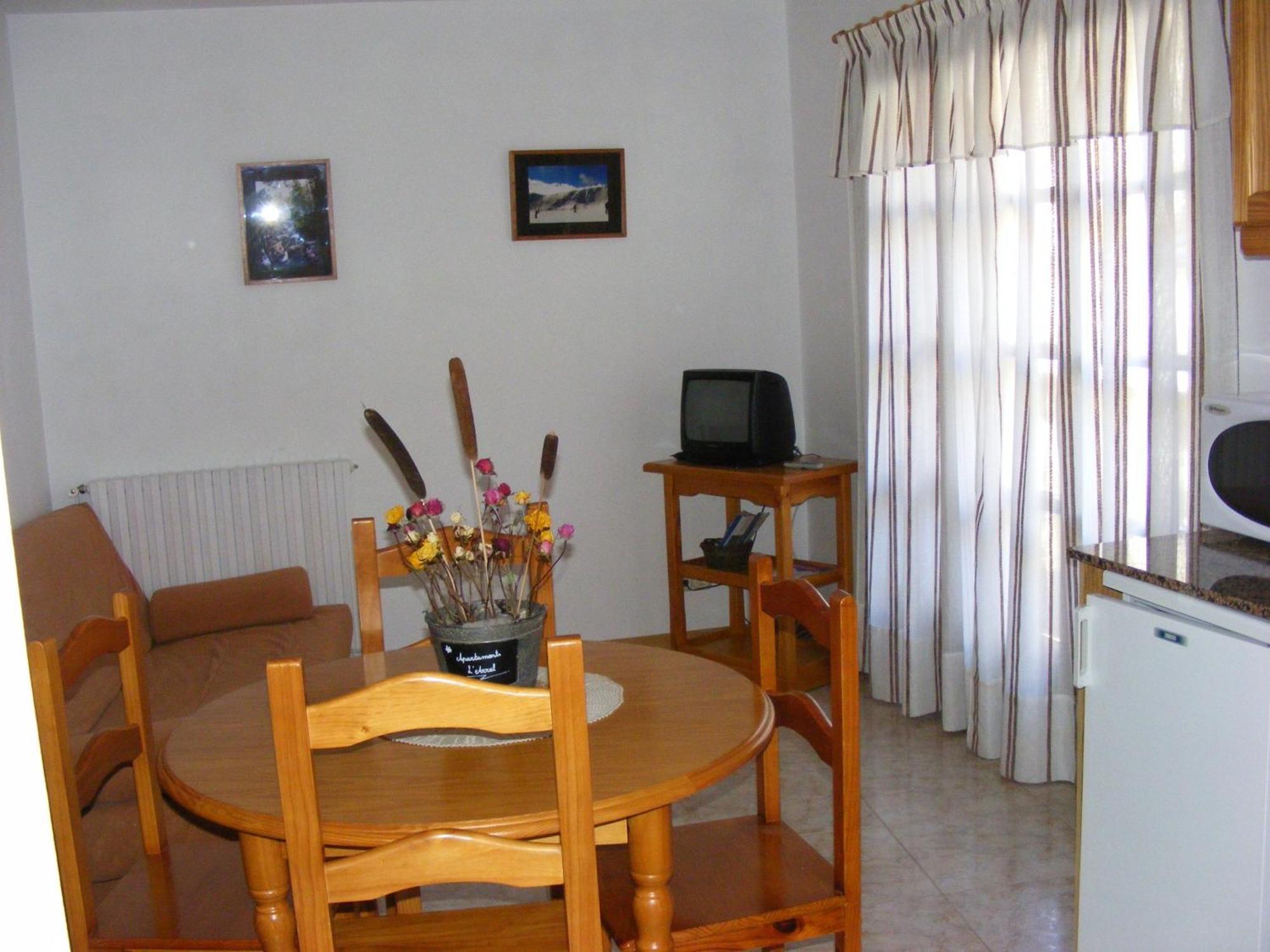 Apartaments L'Arrel Espot Ngoại thất bức ảnh